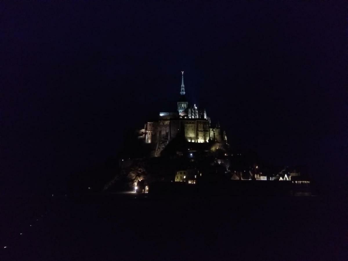 Les Gites Du Chateau De Passille Parigné Exterior foto